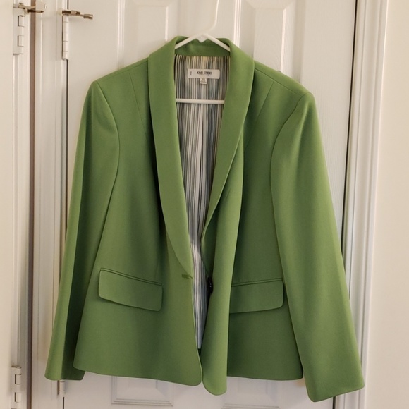Jones Studio Jackets & Blazers - Women's lined. blazer.